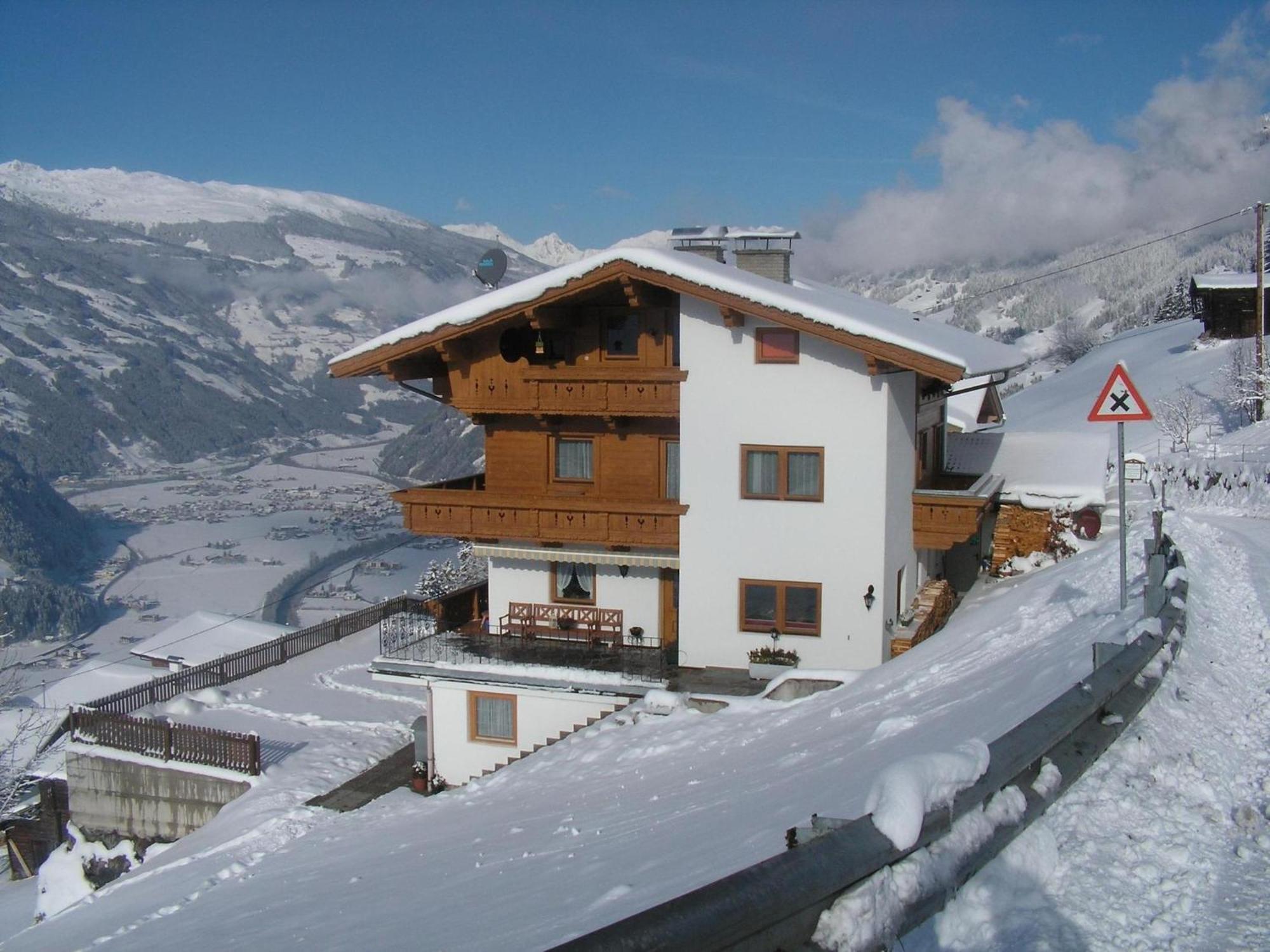 Apartment In Hippach Im Zillertal In The Mountains Muhlen  Exterior photo